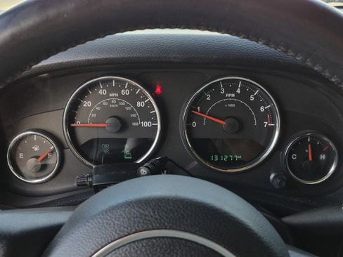 Used 2016 Jeep Wrangler Unlimited Sahara w/ Connectivity Group image 19