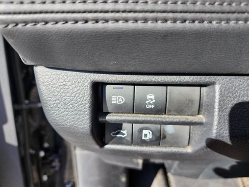 Used 2022 Toyota Avalon XLE image 11