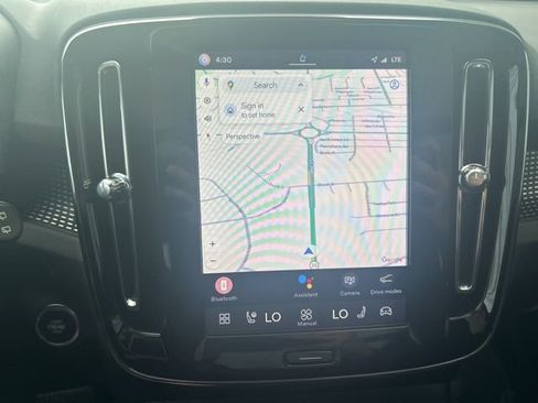Certified 2025 Volvo XC40 B5 Plus AWD/4WD image 22