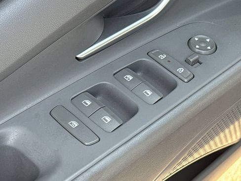 Used 2024 Hyundai Elantra SEL w/ Convenience Package FWD image 19