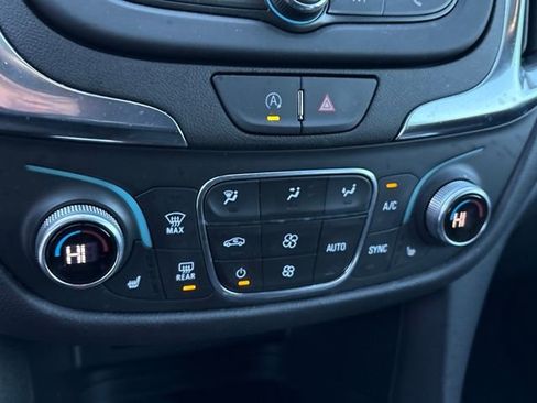 Used 2023 Chevrolet Equinox LT w/ Driver Convenience Package image 12