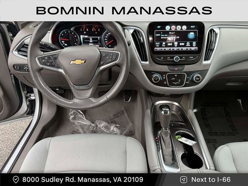 Used 2017 Chevrolet Malibu LT image 18