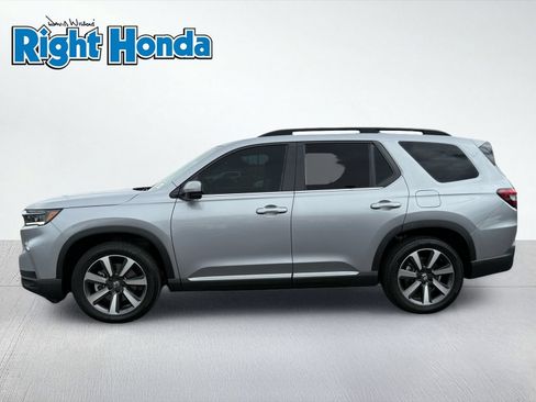Certified 2025 Honda Pilot Touring image 3