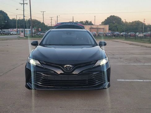 Used 2019 Toyota Camry LE FWD image 3