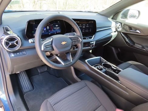 New 2026 Chevrolet Equinox LT w/ Safety and Technology Package AWD/4WD image 19