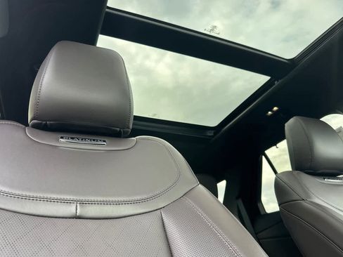 Certified 2025 Ford Explorer Platinum image 18