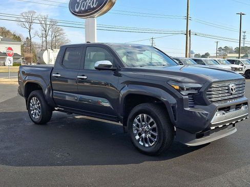 Used 2024 Toyota Tacoma Limited image 3