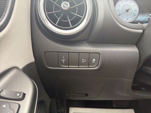 Used 2022 Hyundai Kona Limited AWD/4WD image 27