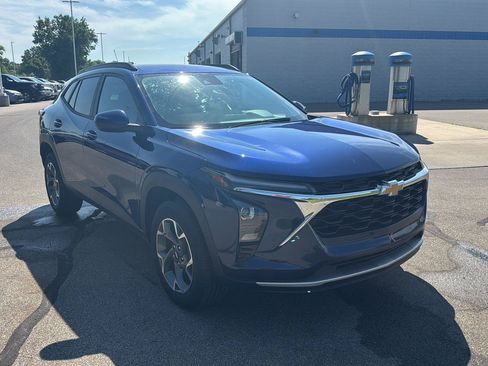 Used 2024 Chevrolet Trax LT w/ LT Convenience Package FWD image 7
