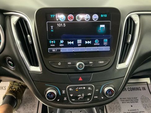 Used 2017 Chevrolet Malibu Hybrid w/ Leather Package FWD image 24
