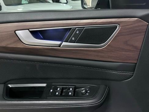 Used 2025 Volkswagen Atlas SE image 21