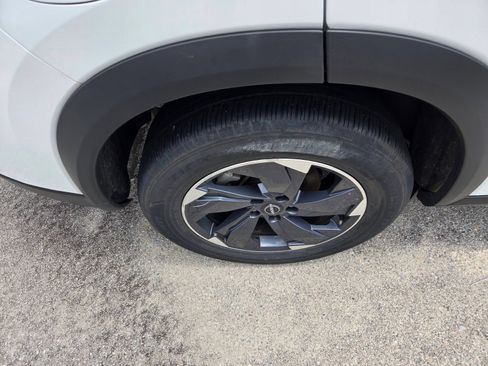 Used 2025 Nissan Rogue SV FWD image 9