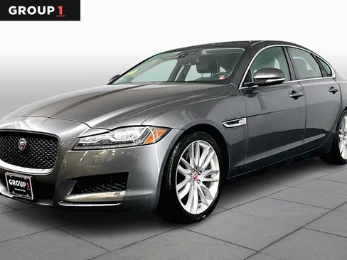 Used 2017 Jaguar XF Prestige image 1