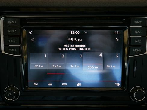 Used 2016 Volkswagen Jetta SEL image 25