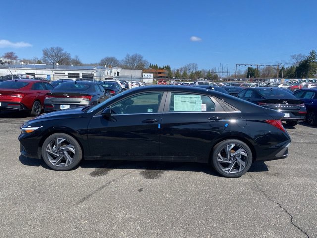 Used 2025 Hyundai Elantra SEL FWD image 7