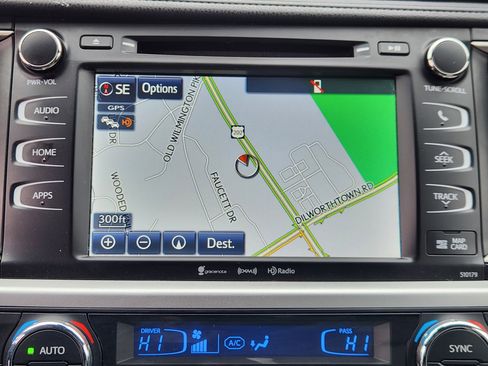 Used 2018 Toyota Highlander XLE image 12