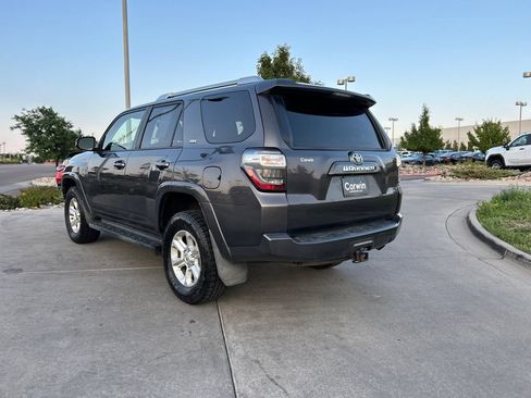 Used 2017 Toyota 4Runner SR5 AWD/4WD image 5