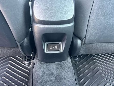 Used 2025 Hyundai Elantra SE FWD image 12