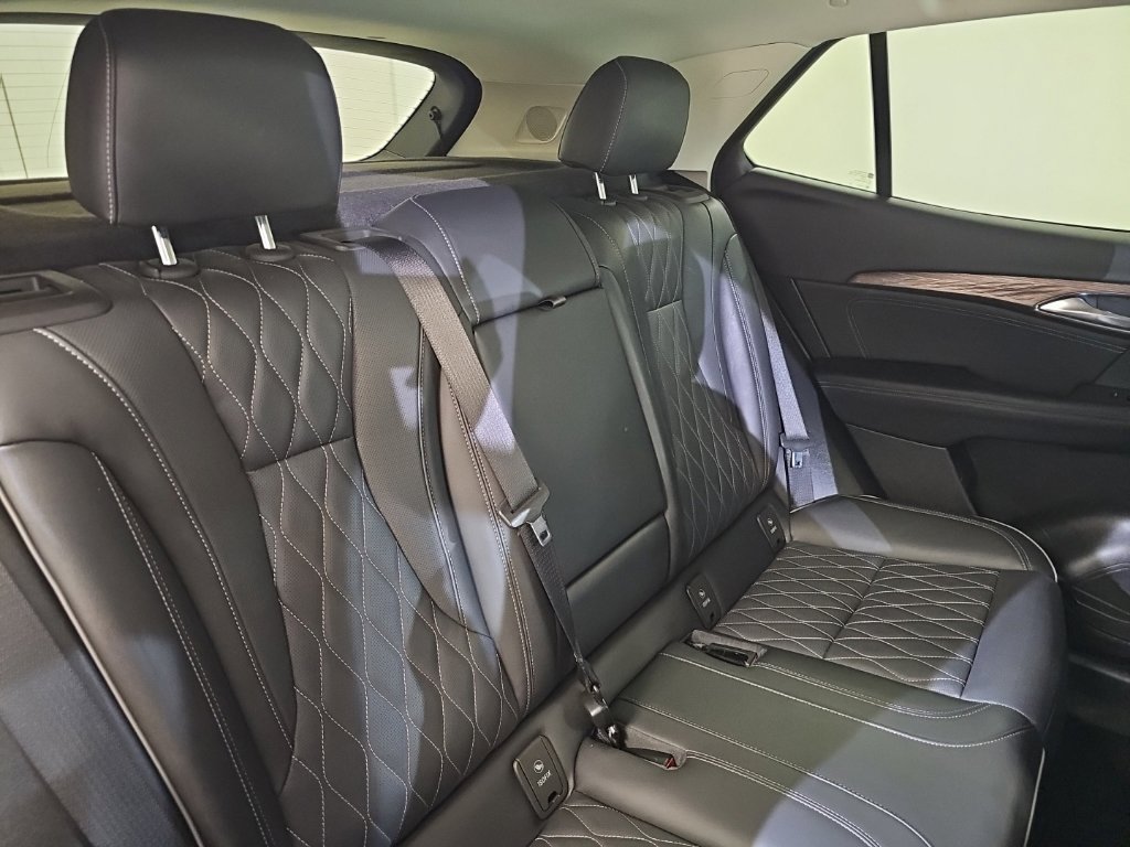 Used 2023 Buick Envision Avenir AWD/4WD image 13