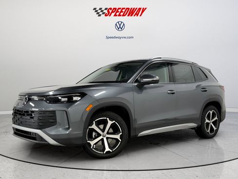 New 2025 Volkswagen Tiguan SE image 3