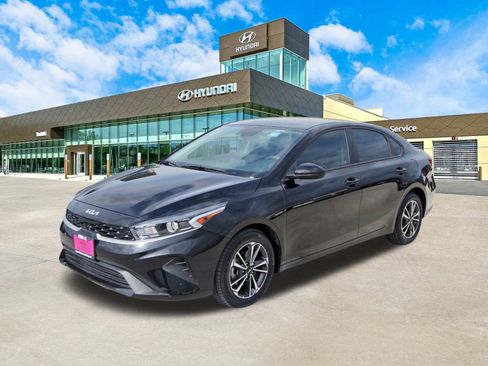 Used 2024 Kia Forte LXS image 10