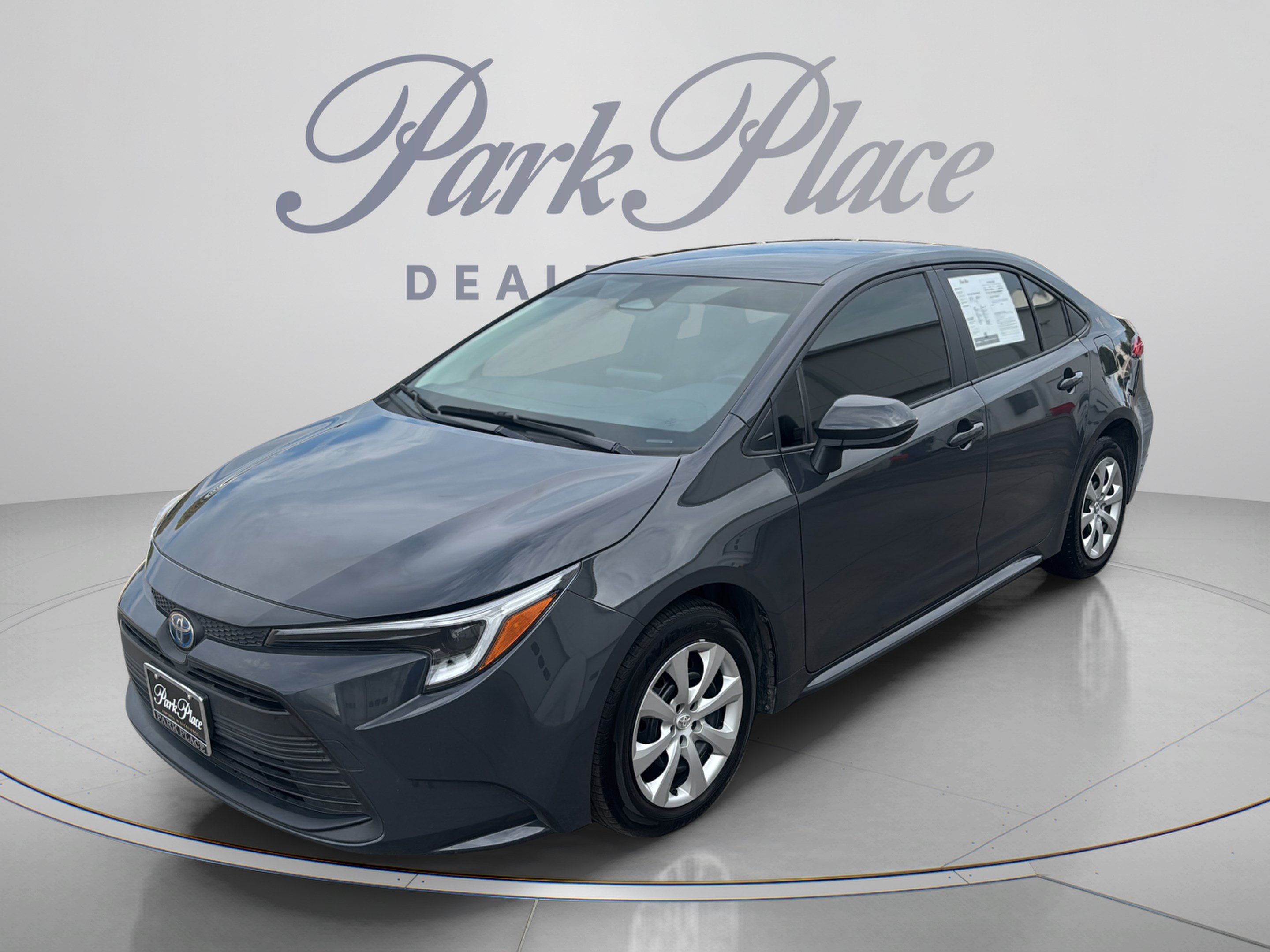 Used 2025 Toyota Corolla LE FWD image 1