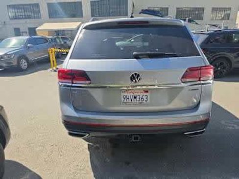 Used 2023 Volkswagen Atlas SE image 2