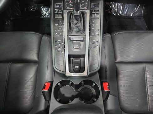 Certified 2019 Porsche Macan AWD/4WD image 20