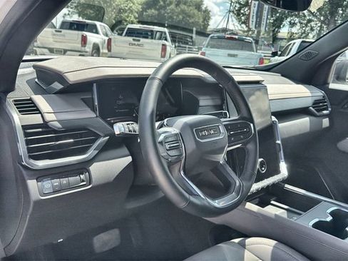 Certified 2026 GMC Acadia Elevation w/ Elevation Premium Package FWD image 10