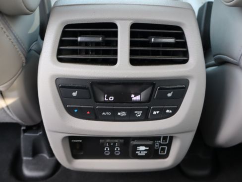 Used 2019 Honda Pilot Touring image 34