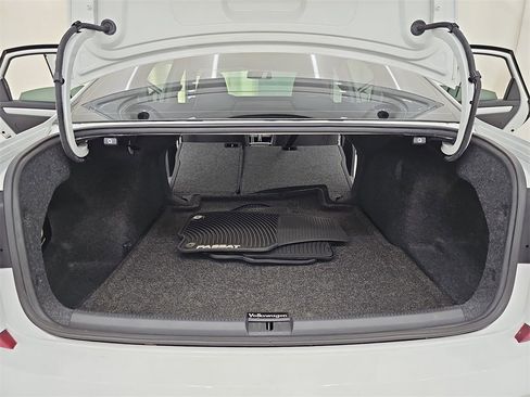 Used 2019 Volkswagen Passat 2.0T Wolfsburg w/ Wheels & Sunroof Package image 15