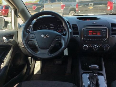 Used 2018 Kia Forte LX image 17