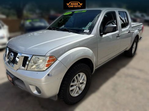 Used 2015 Nissan Frontier SV image 1