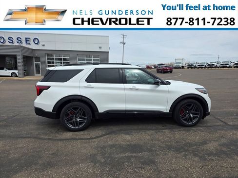 Used 2025 Ford Explorer ST AWD/4WD image 8