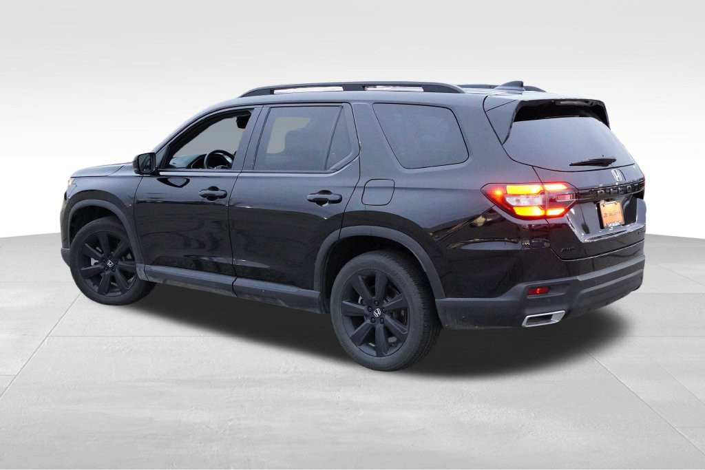 Used 2025 Honda Pilot Black Edition image 8