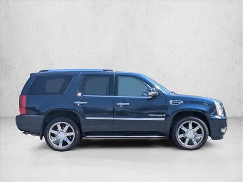 Used 2007 Cadillac Escalade AWD w/ Information Package image 4
