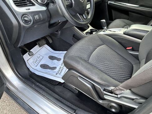 Used 2017 Dodge Journey SE w/ Flexible Seating Group FWD image 10