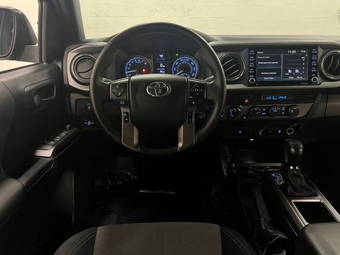 Used 2021 Toyota Tacoma TRD Off-Road AWD/4WD image 15