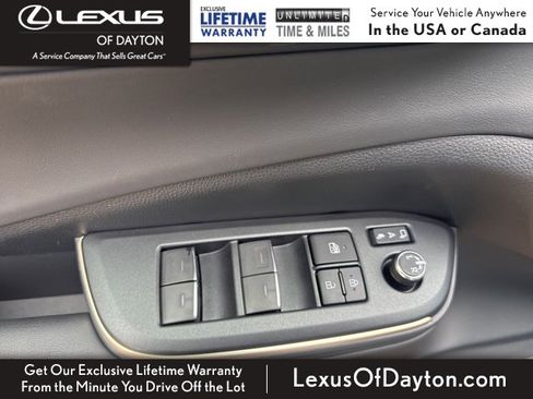 Used 2023 Toyota Crown Limited image 11