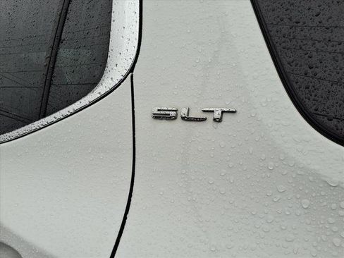 Certified 2023 GMC Acadia SLT image 11