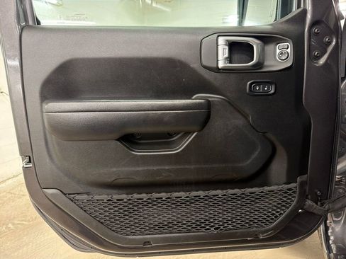 Used 2024 Jeep Wrangler Unlimited AWD/4WD image 16