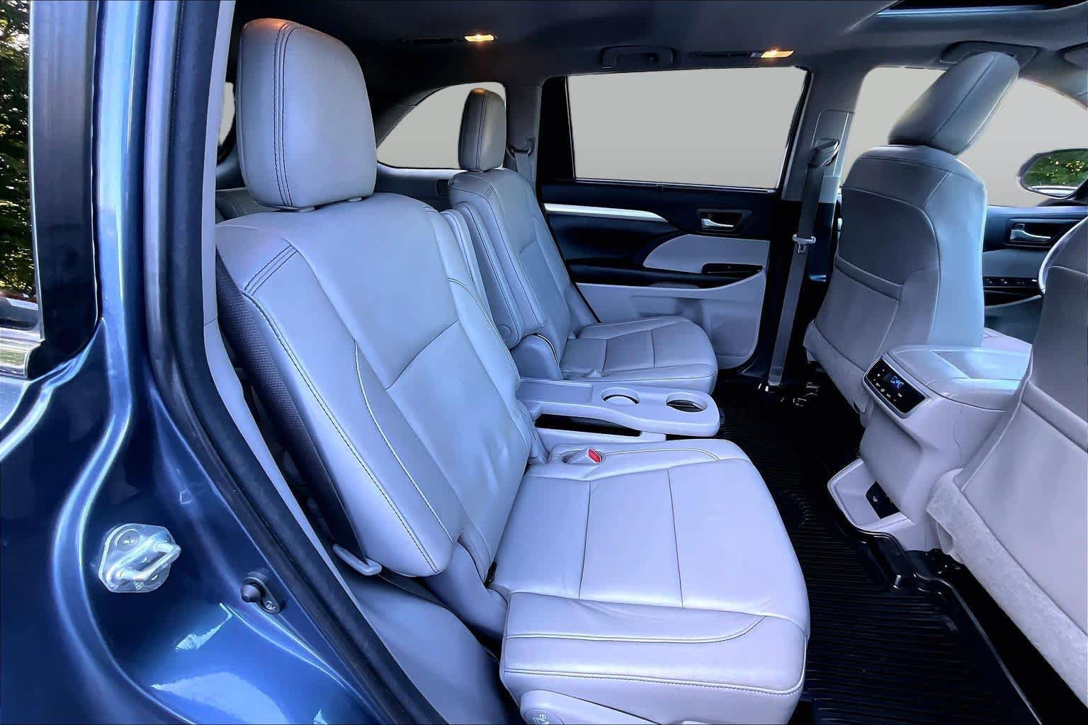 Used 2018 Toyota Highlander XLE AWD/4WD image 19