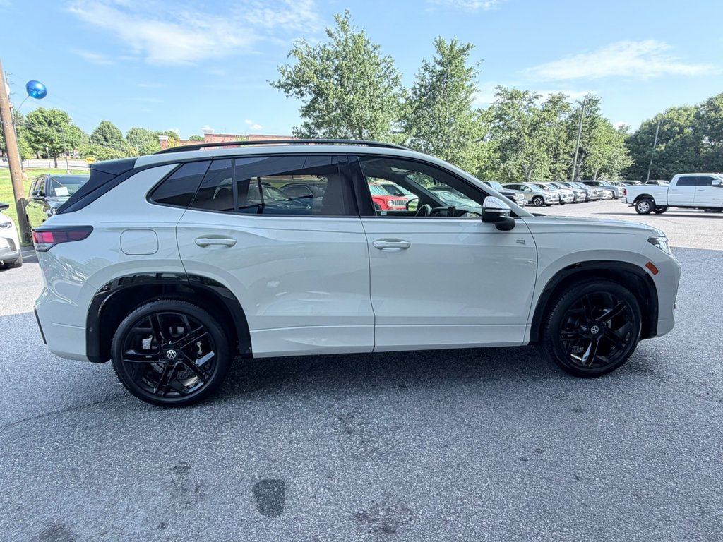 Used 2026 Volkswagen Tiguan SE R-Line FWD image 4