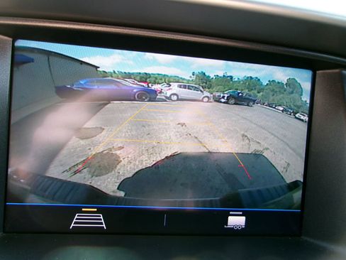 Used 2022 Chevrolet Colorado LT w/ LT Convenience Package image 16