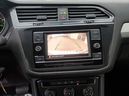 Used 2019 Volkswagen Tiguan S image 43