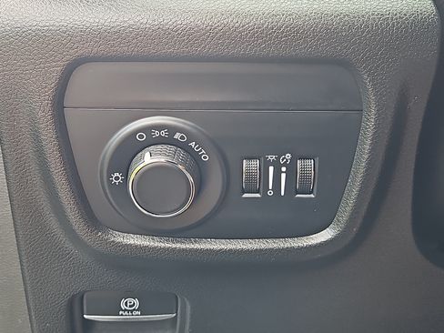 Used 2024 Jeep Grand Cherokee L Laredo AWD/4WD image 9