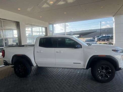Used 2024 GMC Canyon Elevation w/ Convenience Package AWD/4WD image 4