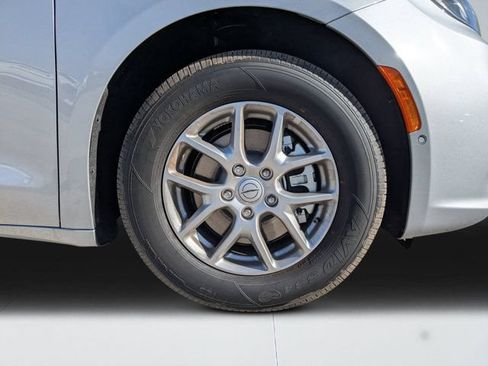 New 2026 Chrysler Pacifica Select FWD image 10