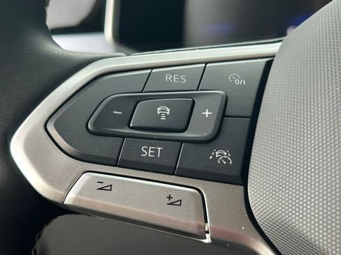 New 2026 Volkswagen Taos SE image 32