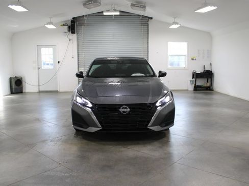 Used 2024 Nissan Altima 2.5 SV FWD image 3